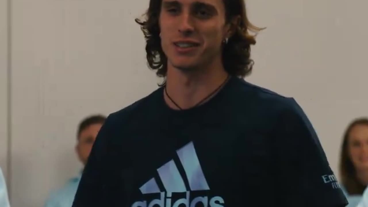 Calafiori's beautiful reaction to meeting new Arsenal teammates