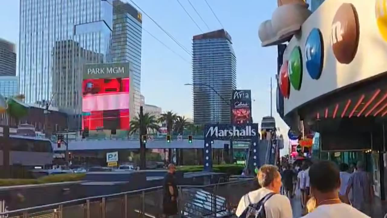 Walking 🚶‍♂️ the Las #Vegas Strip