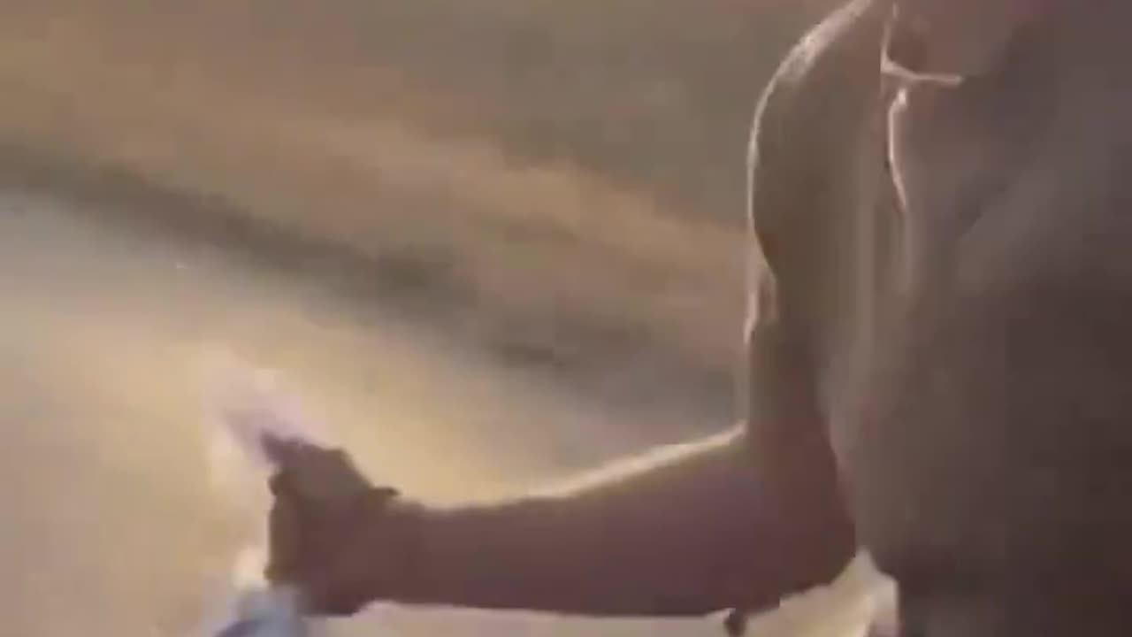 βΊπ·πΊπΊπ¦ Russian drivers give food, cigarettes,drinks to Russian soldiers en route to SMO