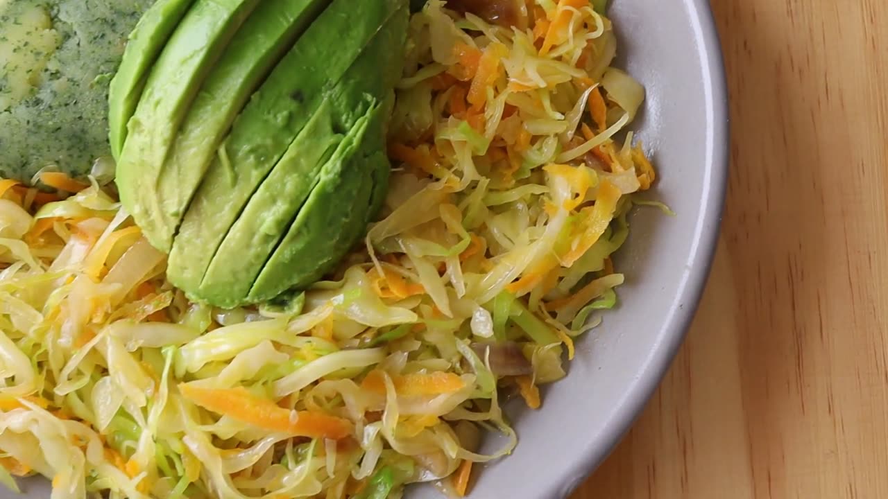 SAUTEED CABBAGE _ Simple & Delicious 10 Minute Sautéed Cabbage with Onions & Carrots Recipe