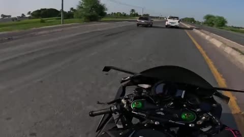 H2R VS ZX10RR CLASH OF TITANS