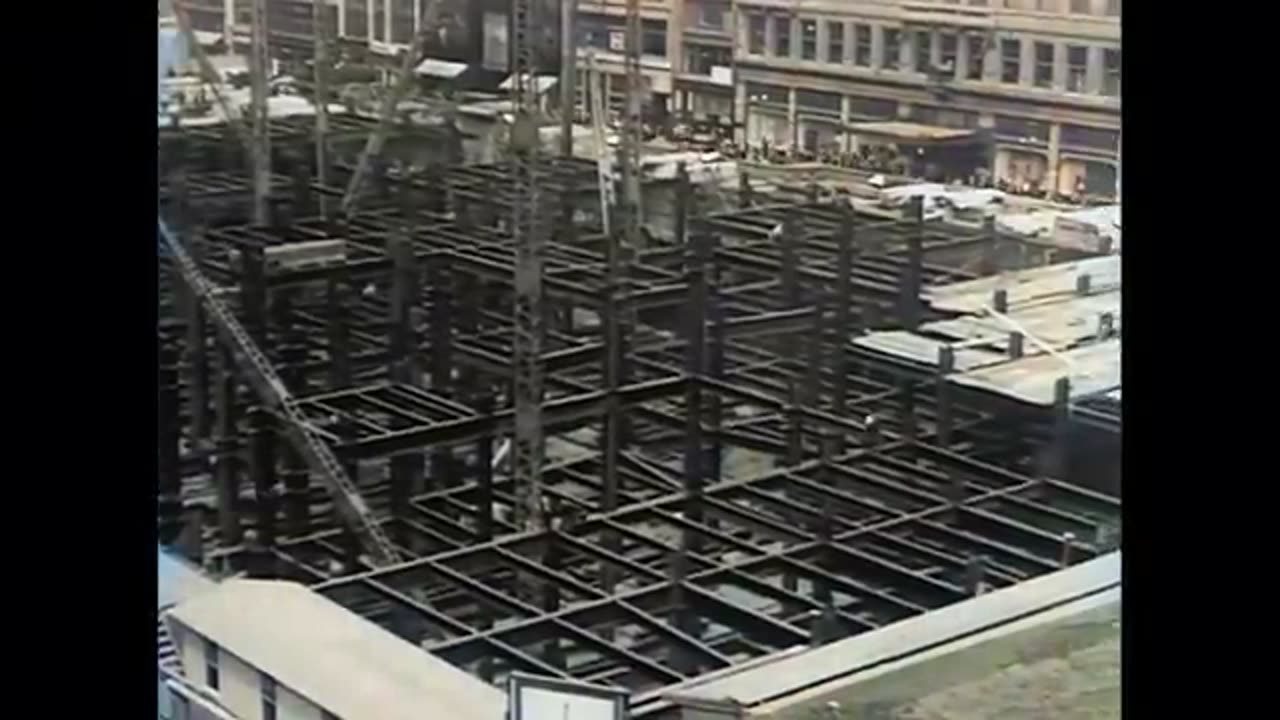 Stunning footage of the construction of New York's Empire State Building in color (opened in 1931)