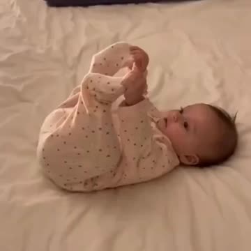 Cute baby 🥰🥰🥰🥰 #baby #exercise #cutebabies