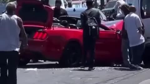 LA Car Gets Looted After Crash By Group