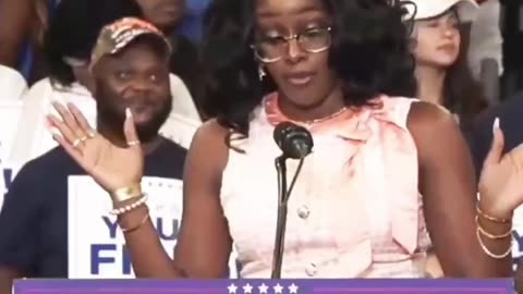 She Uproar The Crowd After Her Comments About Kamala Harris (CC)