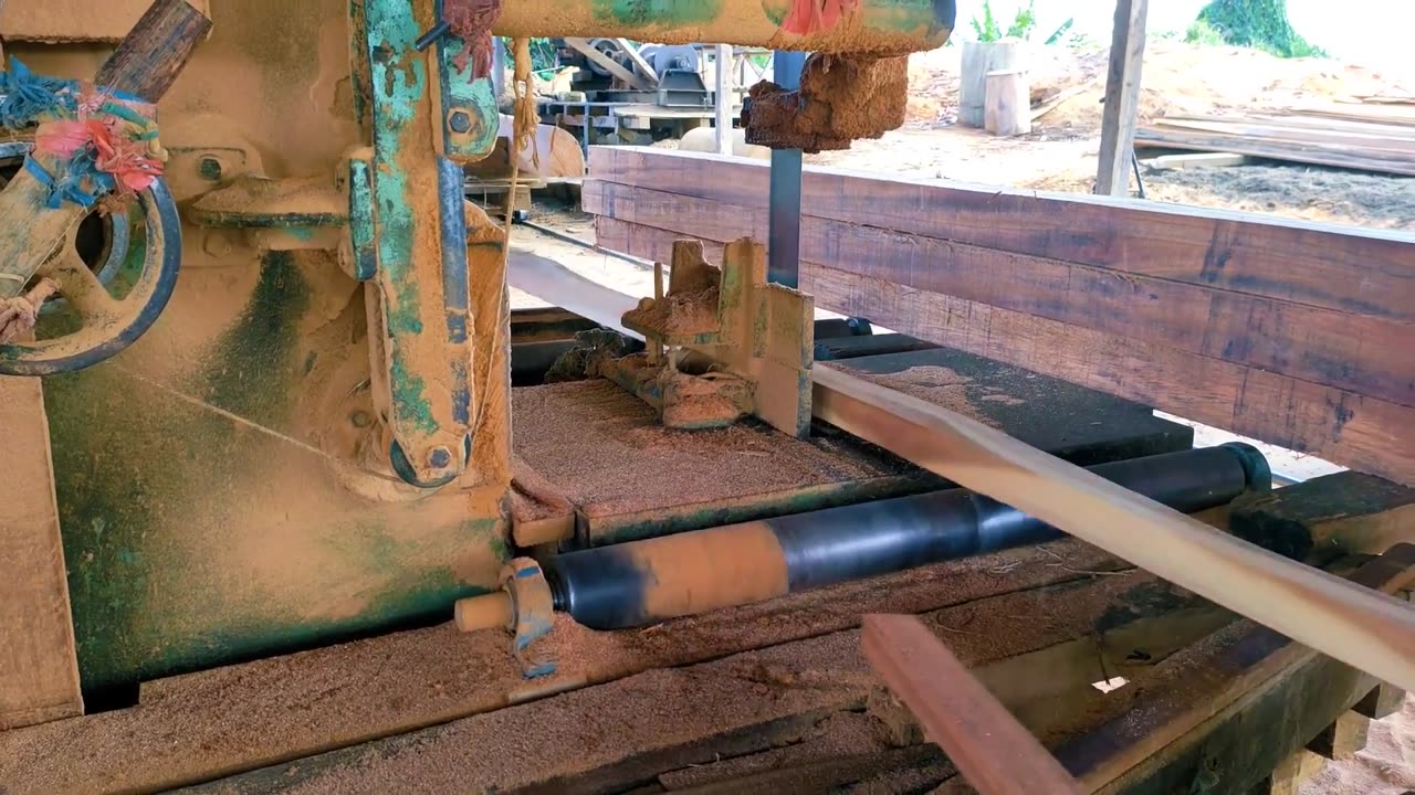 Red Meranti Wood Chantic Form, Sawed In A Bandsaw 42