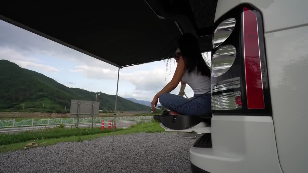 Enjoy a relaxing day of self driving camping with red wine and steak