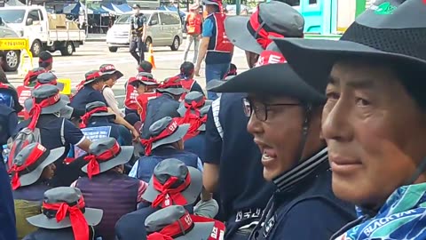 20180913_V3_S01(z3QXFC6zX0Q)사무실로 가는 길에 민노총 집회 현장 발견, 민노총은 무엇을 요구하나_ (2)