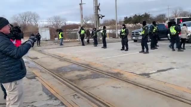 Saturday morning Ambassador Bridge Blockade Windsor (Global News)