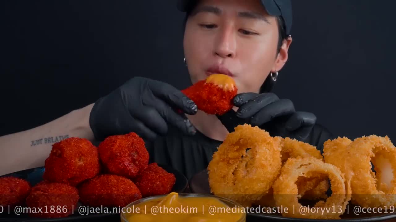 CHEESY HOT CHEETOS CHICKEN WINGS & ONION RINGS