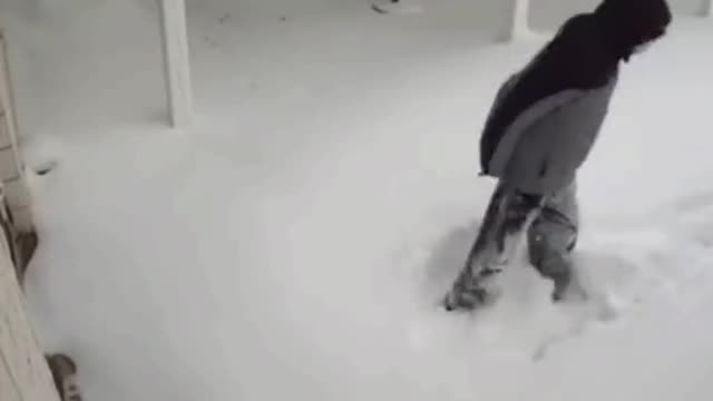 He traveled to his favourite Jamaican food spot during the snowstorm just to find out itโs closed ๐