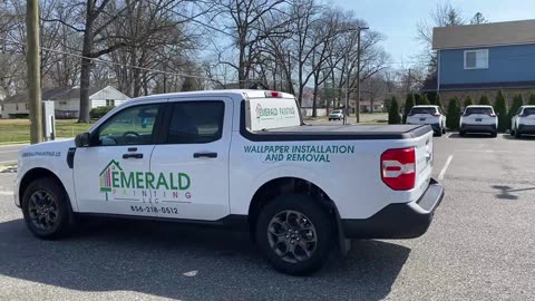 Designer Wraps Decals a New Ford Ranger for Emerald Painting