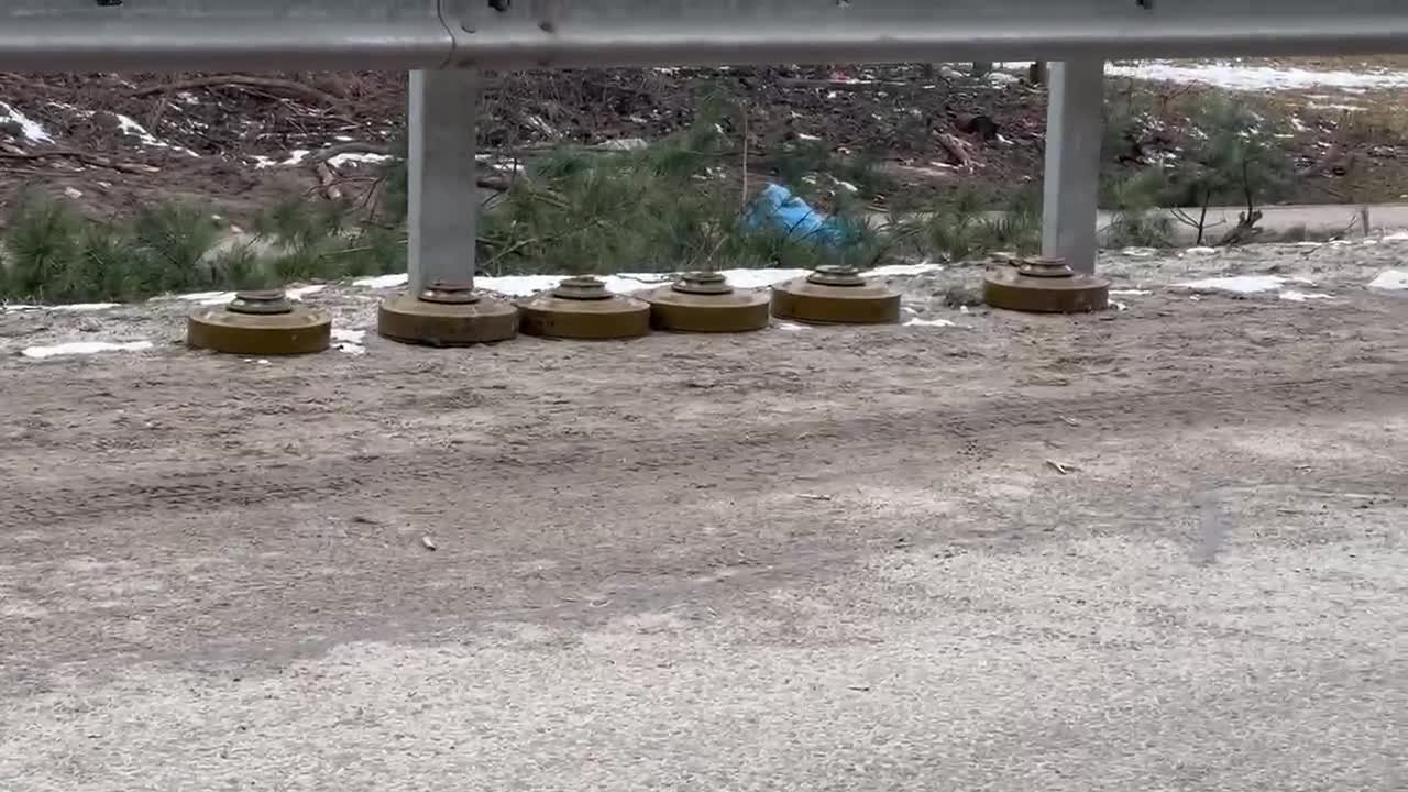 Improvised blockages and prepared anti-tank and anti-personnel mines at the entrance to Kyiv