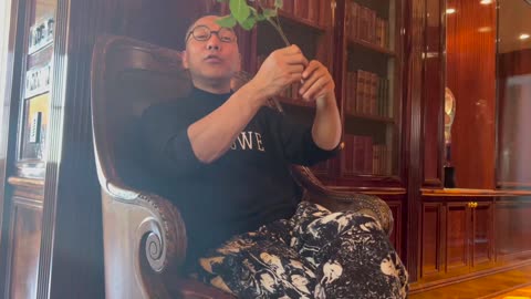20221015文贵先生GETTR：尊敬的战友们好…….中共新一轮的诋毁抹黑造谣爆料革命的势力蠢蠢欲动…….二十大将会提到的严防境外反华势力和“颜色革命”终将会像利剑出鞘般直捣中南坑