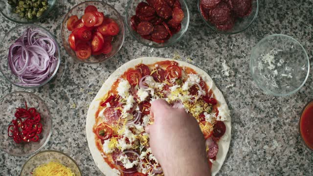 man making pizza!!