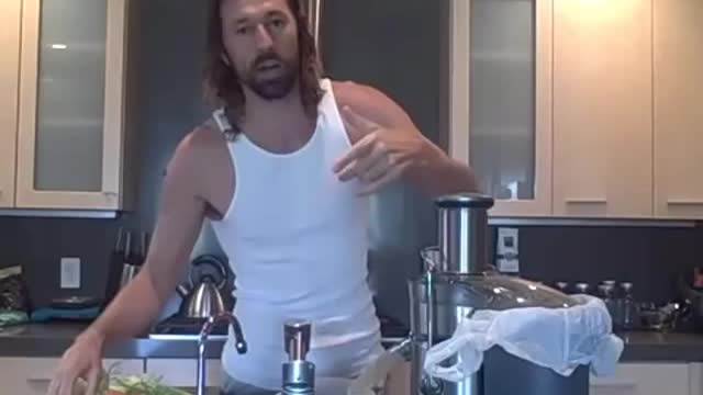 BEGINNER JUICING RECIPE! + DEDICATION to CLIFF from STEVE! + HOW to CLEAN a JUICER! - Feb 23rd 2010