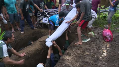 Indonesia: At least 125 dead in soccer stadium crush