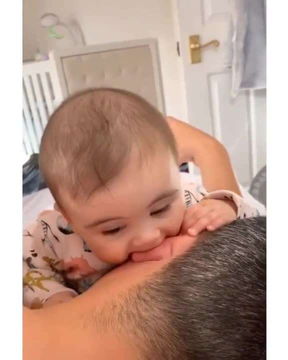 cute baby bite daddy ear.mp4