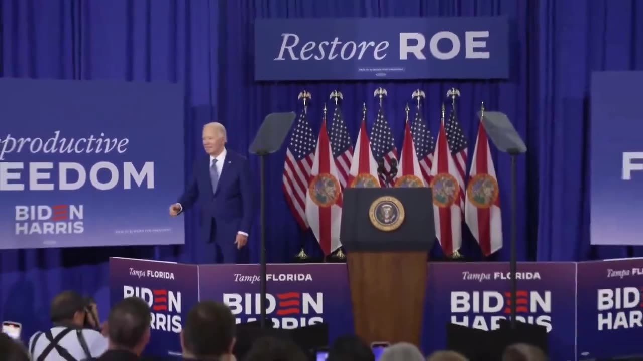 Lmao Biden attempts to shake hands again with a “ghost” after his speech in Tampa, Florida.