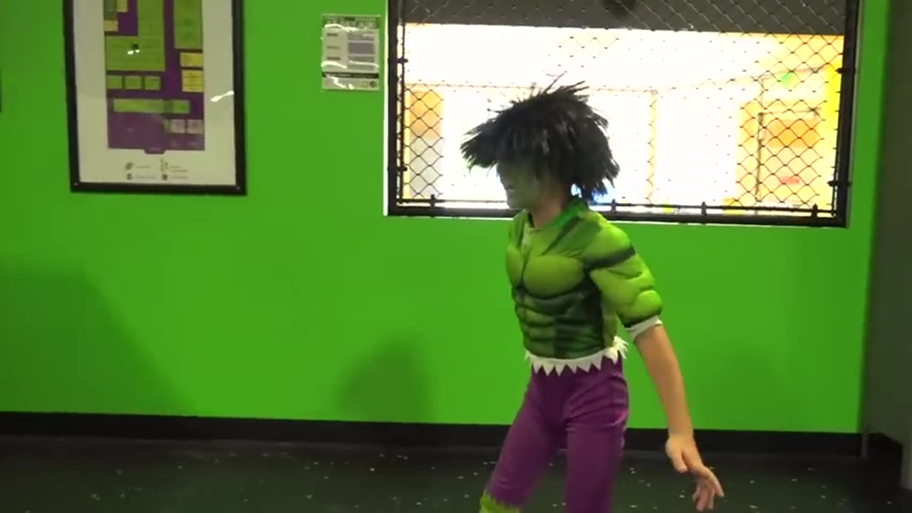Twin VS Twin VS Hulk in Ninja Course Challenge!🤗🤗