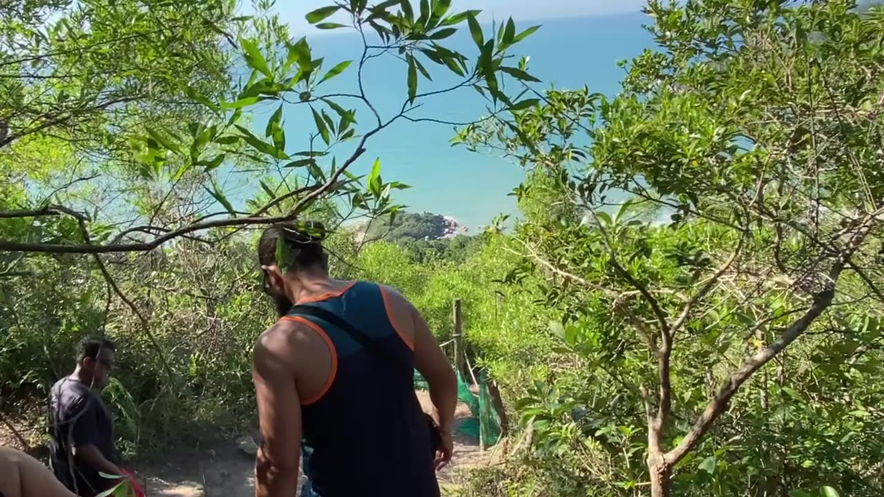 16/19 - Explorando a Trilha do Morro do Macaco em Bombinhas: Uma Experiência Imersiva! #bombinhas