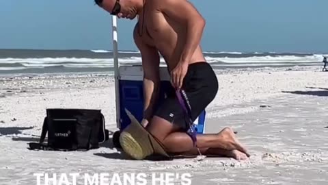 Man makes Thousand On The Beach🙌🙌😑