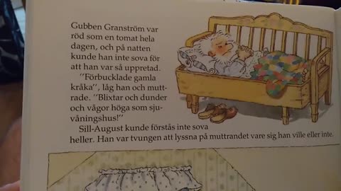 Läser sagan Måsar och Mamelucker. Helsingborg 11 Sept. 2018