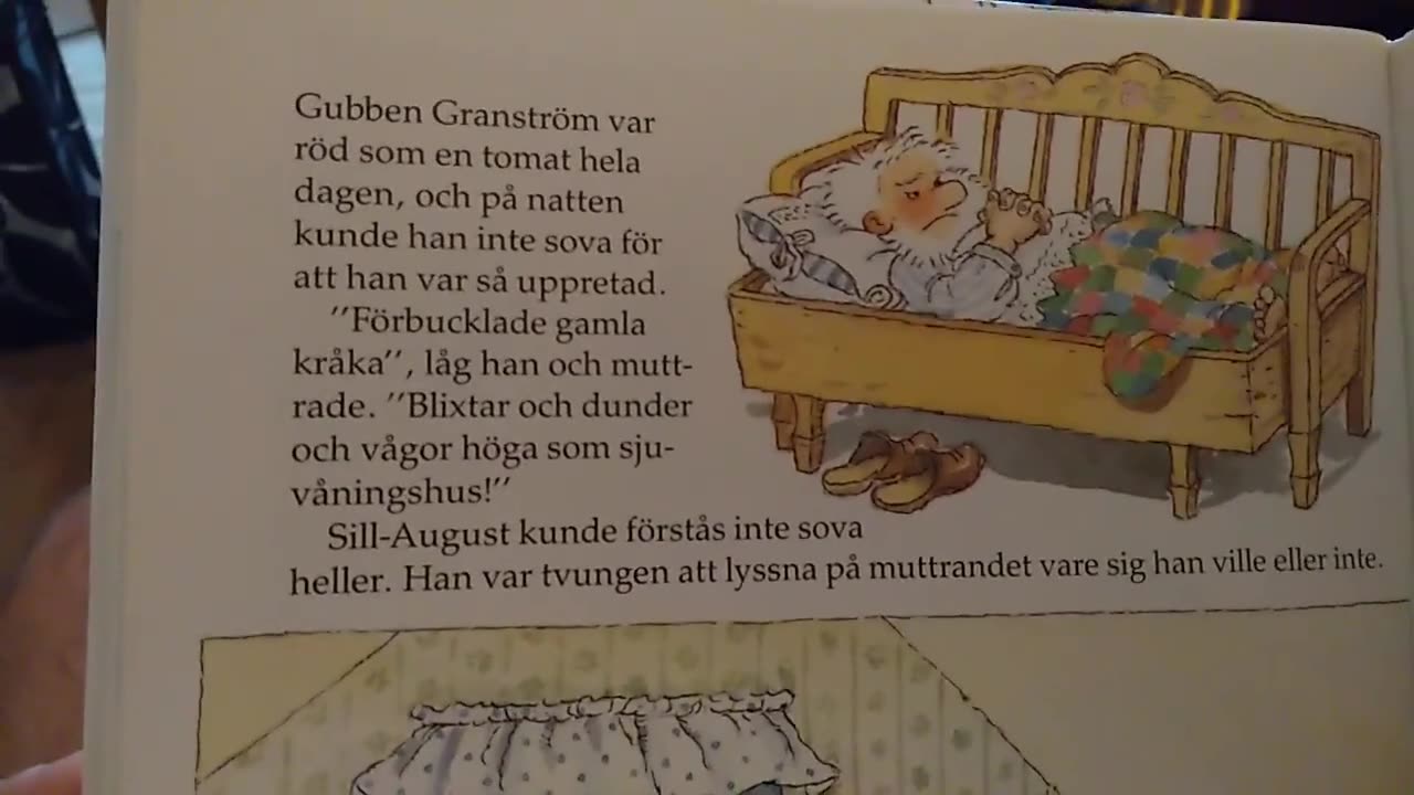 Läser sagan Måsar och Mamelucker. Helsingborg 11 Sept. 2018