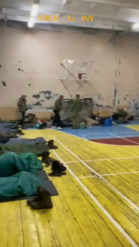 Ukraine: Young Ukrianian soldiers using school as a base