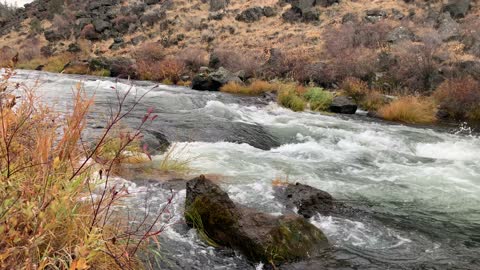 Central Oregon – Steelhead Falls – Exploring the Rocky Landing with Shoreline Views – 4K