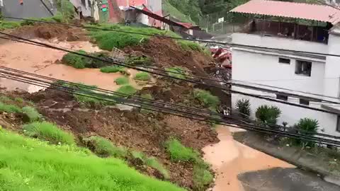 Cuatro casas afectadas por derrumbe en La Castellana (Manizales)