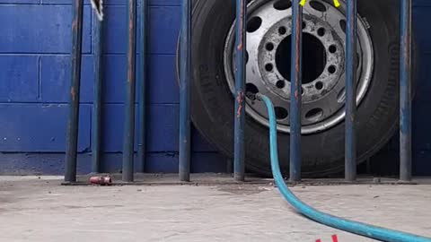 The repairman tried to inflate the tire until it exploded, and finally the tire