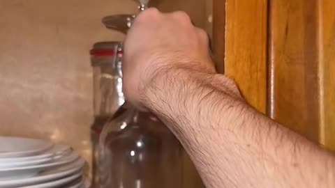 Est-ce que je suis le seul qui a son placard a Tupperware en bordel 😭