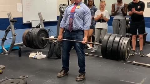 Showing out for my students with an easy 585lbs deadlift