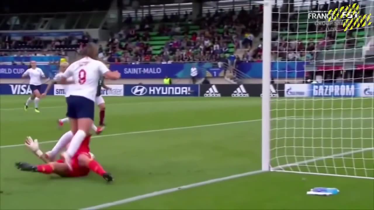 20 MOMENTS LES PLUS DRÔLES DU FOOTBALL FÉMININ