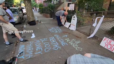 New Yorkers protest against the poisonous vaccine