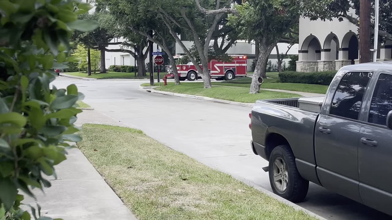 fFire department arriving to control house roof fire
