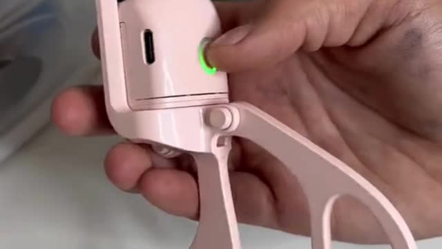 Eyelash Curler