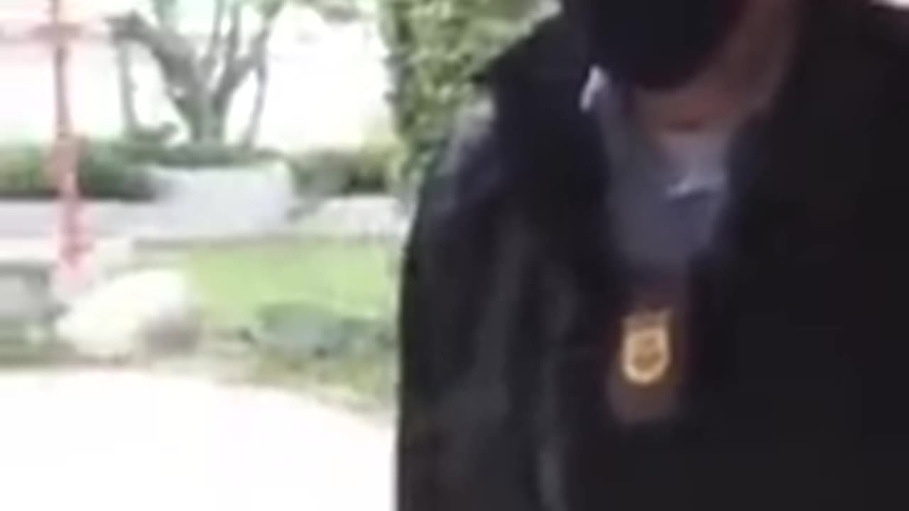 THE POLICE SHOW UP AT HIS HOUSE FOR SPEAKING ABOUT JUSTIN TRUDEAU ONLINE