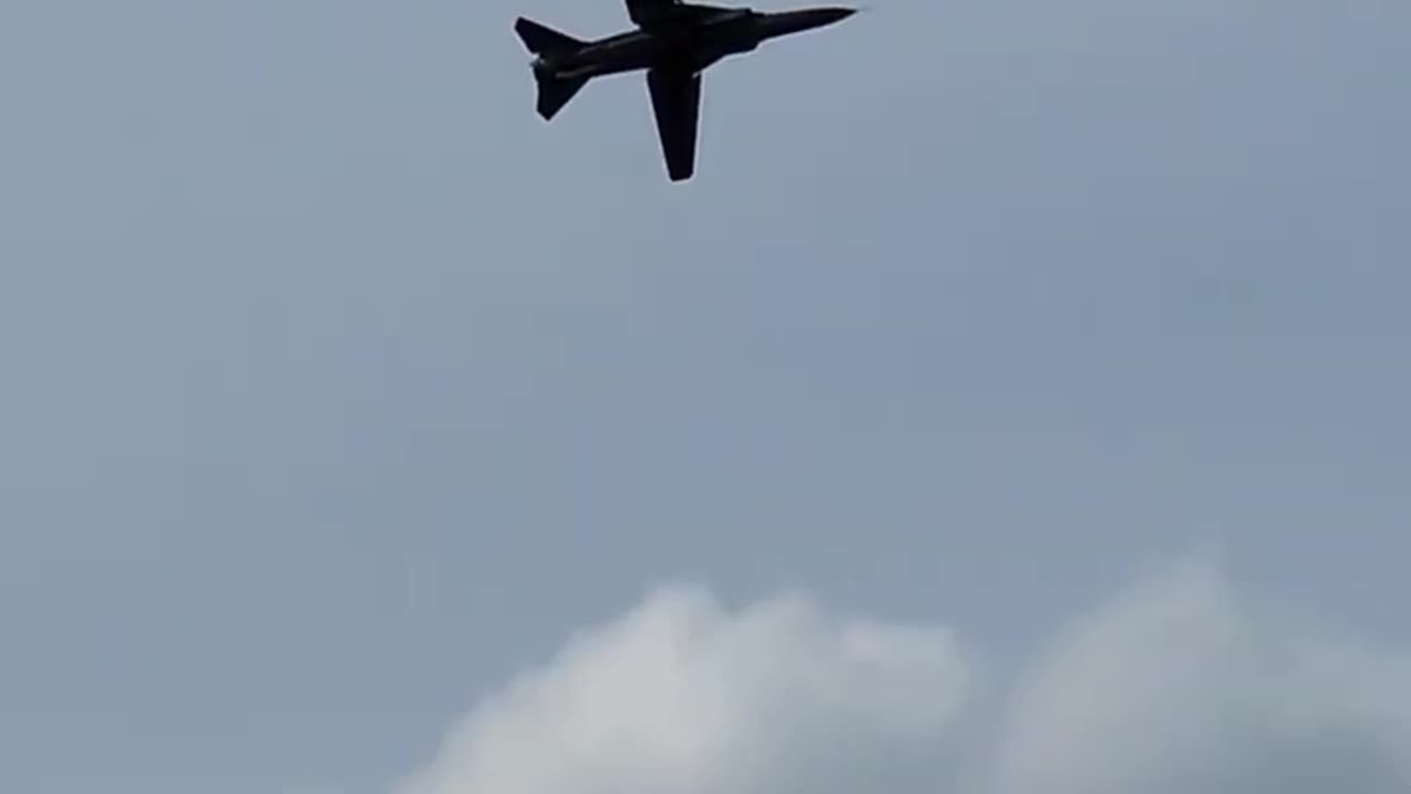 Pilots eject from jet before it crashes at Michigan air show