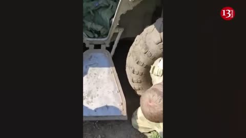 Ukrainian fighters captured Russian armored fighting vehicle along with its crew members