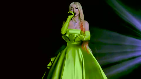 Ava Max - Kings & Queens (amfAR’s A Gala For Our Time)