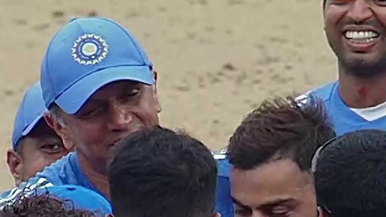 भारतीय टीम ने दी कोच राहुल द्रविड़ को ज़ोरदार विदाई #sports #t20worldcup2024 #rahuldravid #shorts