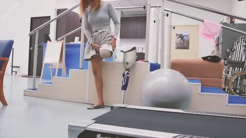 how I put my leg on and remove my prosthetic leg as Amputee