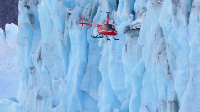 🤯😍🚁 Some Alaska destinations are really larger than life!