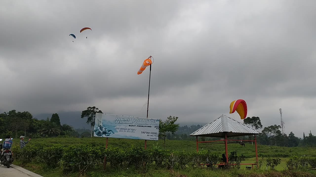 PARAGLIDING IN THE GARDEN