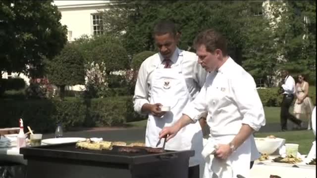 Obama “Caught ”Grilling outside The White Housel!