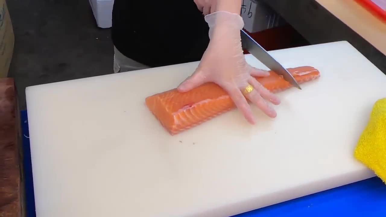 How To Fillet a Whole Salmon | Sashimi & Sushi -Taiwanese street food1