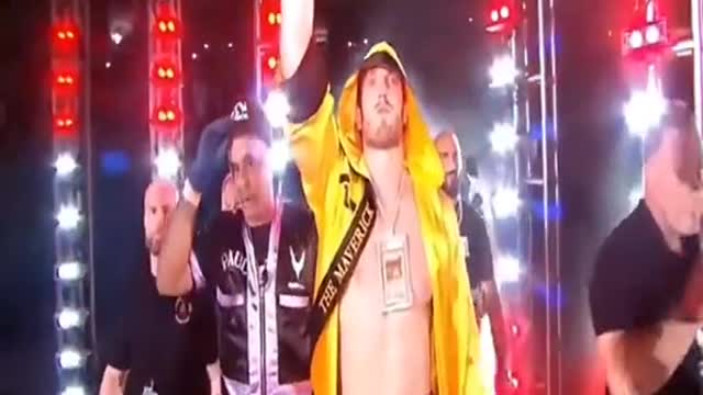 Fans believe Mayweather knocked out Logan Paul Take a look