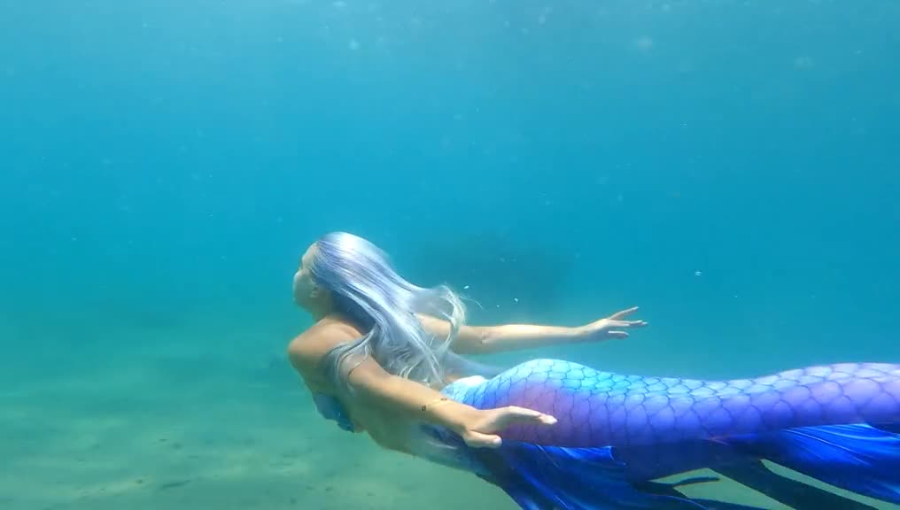 [Top vídeo] Sereia no mar 😂